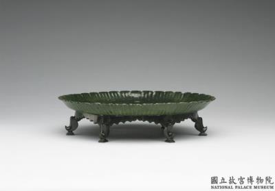 图片[2]-Jade plate with floral rim and feet, India-China Archive